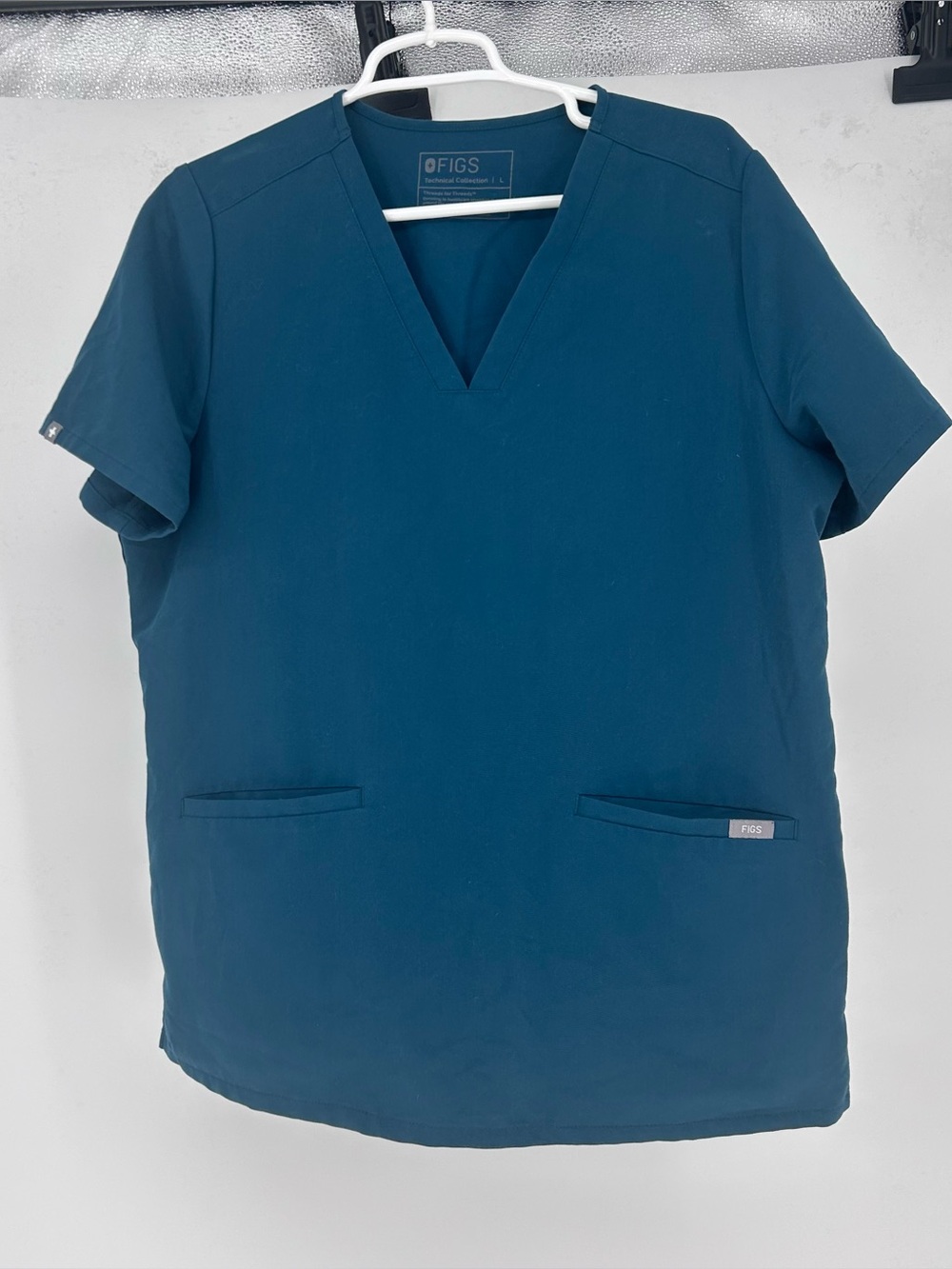 Figs Women's Casma Scrub Top size large in Caribbean Blue